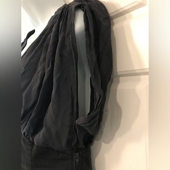 FRENCH CONNECTION grey avant-gard top w/side zip & button closure Sz. 2 - Picture 6 of 9